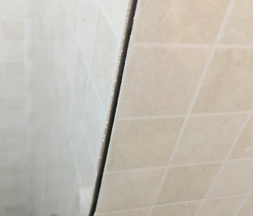 延边瓷砖空鼓维修公司分享阳台瓷砖脱落的修复过程可以分为以下几个步骤